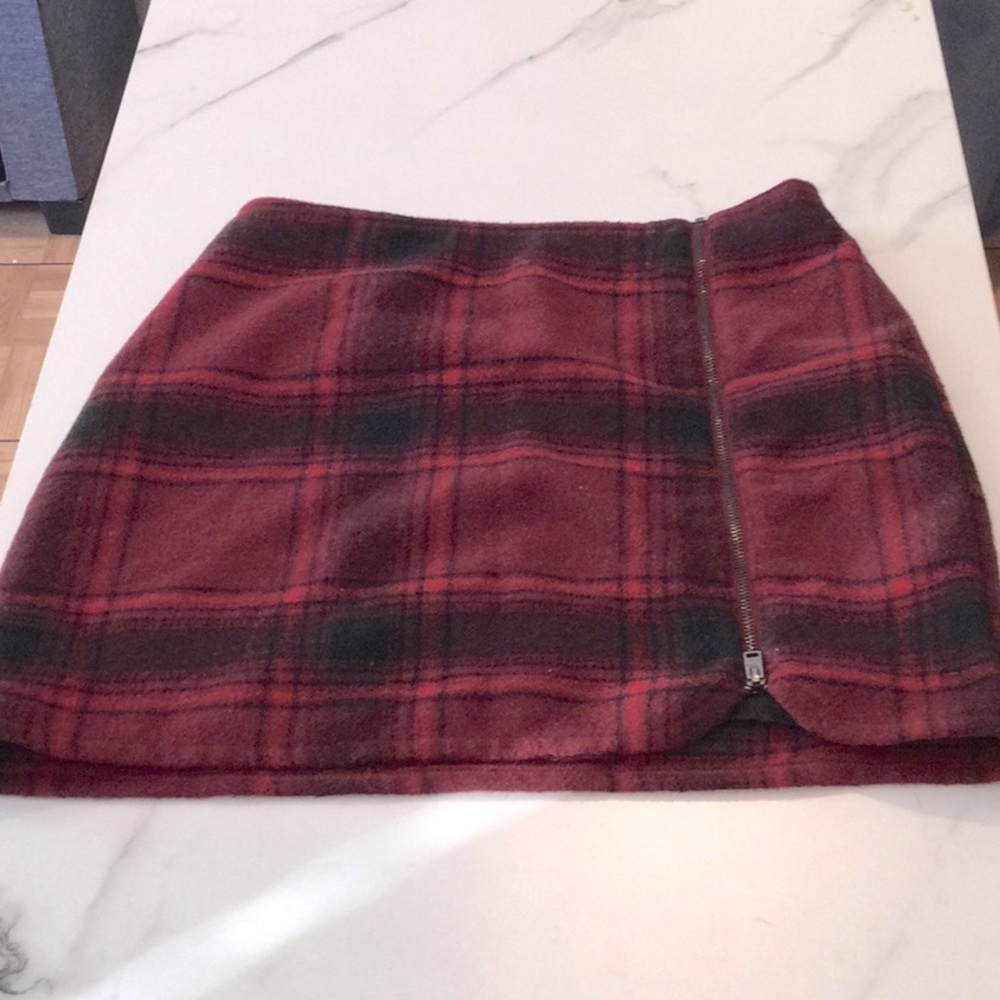 Hollister burgundy plaid ultra or Micro mini skirt, size 1.